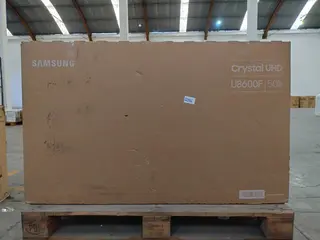 01 SMART TV 50" - PODENDO CONTER TELA TRINCADA — leilão em Rio de Janeiro/RJ