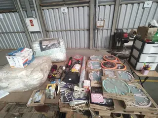 APROXIMADAMENTE 30 ITENS DIVERSOS, SENDO RELÓGIOS, FERRAMENTAS, MICROFONES E ETC — leilão em Rio de Janeiro/RJ