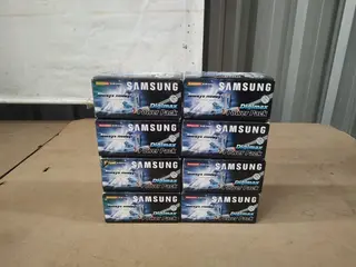 08 CARREGADORES PARA CÂMERA DIGITAL SAMSUNG — leilão em Rio de Janeiro/RJ
