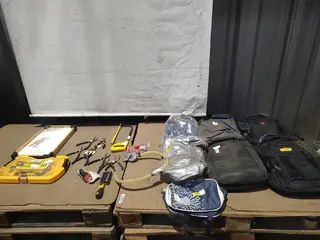21 ITENS DIVERSOS, SENDO 07 ALICATES, BOLSAS TÉRMICAS, MOCHILAS, FERRAMENTAS E ETC — leilão em Rio de Janeiro/RJ
