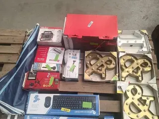 14 ITENS SENDO: 01 ANTENA + 01 BALANÇA + 01 GUARDA-SOL + 02 KITS TECLADO/MOUSE + 04 LUMINÁRIAS/LEDS + 01 MOP + 01 MOUSE + 01 RÁDIO + 02 SUPORTES — leilão em Rio de Janeiro/RJ