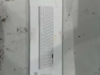 17 TECLADOS E SUPORTES NOTEBOOKS — leilão em SÃO PAULO/SP (foto 9)