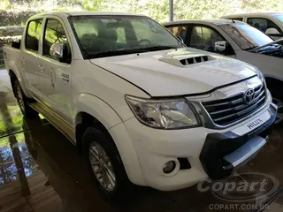2015 TOYOTA HILUX CD — leilão em Embú Das Artes/SP