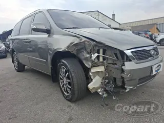 2011 KIA GRAND CARNIVAL — leilão em Leilão Pátio Porto Seguro/SP