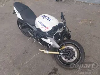 2014 TRIUMPH STREET TRIPLE — leilão em Caçapava/SP