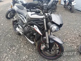 2018 TRIUMPH STREET TRIPLE — leilão em Canoas/RS