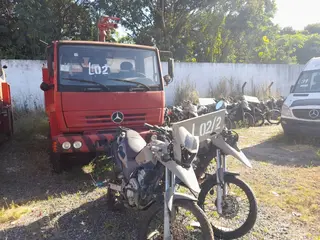 SUCATAS DE VEÍCULO: CARROCERIA DE CAMINHÃO MERCEDES BENZ/1720 A, CHASSI 9BM6931822B298401 (SEM CERTIDÃO DE BAIXA); XRE 300, CHASSI 9C2ND1120HR001711; XRE 300, CHASSI 9C2ND1120HR001681. Destinadas unic — leilão em Salvador/BA