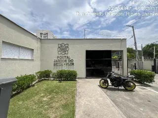 Apartamento, 112,54 m2 de área total, 46,57 m2 de área privativa, 2 qts, WC, sl, cozinha. IPTU: 43085323203 Matrícula: 7024 Ofício: 7. | Empreendimento: PORTAL JARDIM DO BEIJA FLOR | Endereço: AVENIDA — leilão em Duque de Caxias/RJ