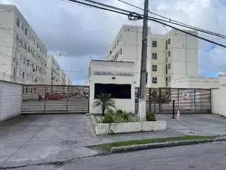 Apartamento, 66,75 m2 de área total, 41,28 m2 de área privativa, 2 qts, WC, sl, cozinha, 1 vaga de garagem. IPTU: 29671533 Matrícula: 208840 Ofício: 1. | Empreendimento: RESIDENCIAL MARSELHA | Endereç — leilão em Maceió/AL