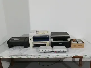 LOTE COMPOSTO DE: 02 REPETIDORES DE SINAIS, 12 CÂMERAS DE SEGURANÇA, 01 IMPRESSORA LAZER XEROX 3045, 01 IMPRESSORA BROTHER DCP1602, 01 IMPRESSORA HP F2480, NO ESTADO. — leilão em Rio de Janeiro/RJ