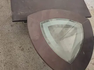 4 Mesas de centro, base de mesa de centro, peças de cama e estante — leilão em São Bernardo Do Campo/SP