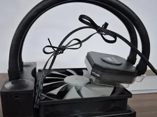 4 Itens: 2 Water Coolers Corsair H45 e 2 Capas com Teclado Logitech Slim Folio — leilão em Taboão Da Serra/SP
