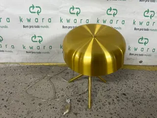 Luminária de mesa de led Bianca dourado — leilão em Taboão Da Serra/SP