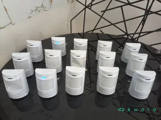 Aprox. 16 itens: Aparelhos de sensor de movimento e câmera Hikvision — leilão em Itu/SP