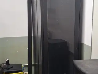 2 Racks de servidor de piso — leilão em Macapá/AP