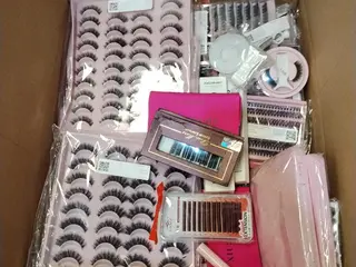 Aprox. 100 itens para cílios — leilão em São Paulo/SP