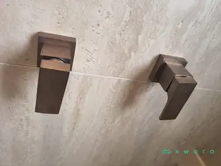 Chuveiro com 2 acabamentos para misturadores Deca — leilão em São Paulo/SP (foto 2)