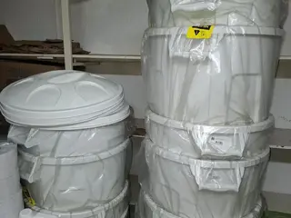 10 Lixeiras Brancas c/ Tampa 100L — leilão em Serra/ES