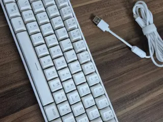 4 Itens: Teclado Husky Blizzard, Placa Mãe Gigabyte B550M DS3H AC R2, Air Cooler Husky Alisius 500 e Water Cooler Husky Icy Comet — leilão em Taboão Da Serra/SP