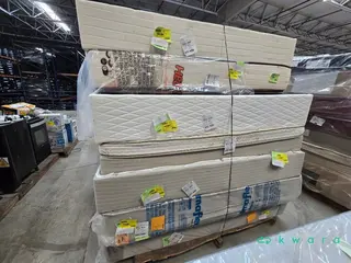 7 Itens - Entre Box e Colchões — leilão em Duque De Caxias/RJ