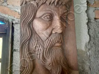 Cristo esculpido em madeira — leilão