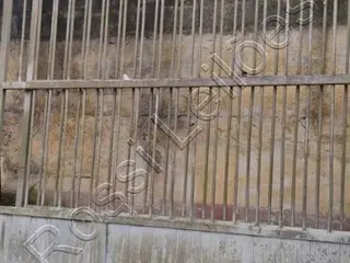Portão em alumínio , sendo 2 folhas de 3.9 mts de comprimento x 2.3 mts altura - NO ESTADO — leilão