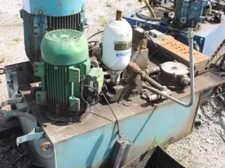 BOMBA DE OLEO - Aprox. 880Kg — leilão