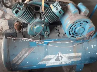 LOTE COM 8 COMPRESSORES DE AR DIVERSOS TAMANHOS — leilão em SÃO PAULO/SP (foto 2)