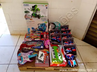 Lote contendo 25 Brinquedos, diversas marcas e modelos conforme fotos. (L13) Itens devidamente ENCAIXOTADOS para retirada ou eventual envio. — leilão (foto 3)