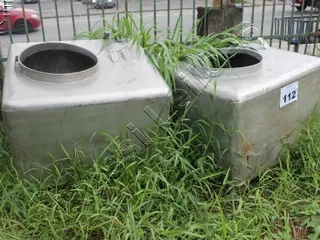 2 CONTAINERS EM AÇO INOX. CAP. 1000 L, DIM. 1X1,15X0,85 M — leilão