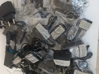 20 unidades de CARREG.CELULARES DE DIVS APARELHOS MARCAS DE 3v A 12V - ORIG. — leilão