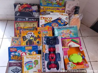 Lote contendo 19 Brinquedos, diversas marcas e modelos conforme fotos. (L30). Itens devidamente ENCAIXOTADOS para retirada ou eventual envio. — leilão