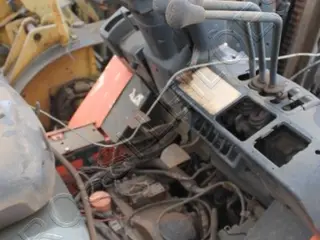 EMPILHADEIRA - Aprox. 5.900Kg — leilão (foto 5)