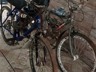 Lote contendo 02 bicicletas c/ motores a gasolina. (B-23) — leilão (foto 2)