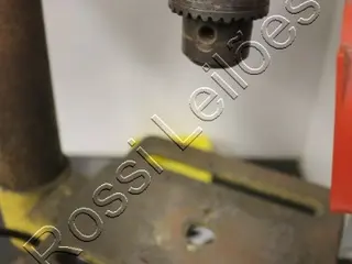 FURADEIRA DE BANCADA FERRARI FG-13 C/ MOTOR DE 350W NO ESTADO EM QUE SE ENCONTRA — leilão (foto 4)