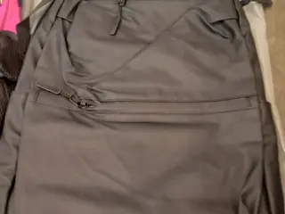 COMPOSTO POR 50 UNID DE MOCHILA, MAIORIA COURO , DE MARCA E QUALIDADE. — leilão (foto 3)