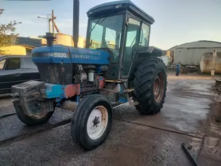 TRATOR NEW HOLLAND 5630; COMANDO DUPLO; CABINE AGRO LEITE; PESO NAS RODAS TRASEIRAS; DUAL POWER - FUNCIONANDO — leilão em LEME/SP (foto 9)