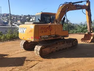 Escavadeira Sany 135 2013 - 9.735Hrs. - Operacional - Parabrisa inferior quebrado — leilão
