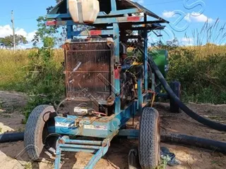 KIT MOTOBOMBA - MOTOR MWM 229/MANGUEIRA 350M - FUNCIONANDO — leilão