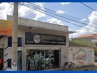 PRÉDIO COMERCIAL - Av. Manoel Ataíde, 626, Santo Antônio, Janaúba/MG, Área de 320,00m² — leilão em JANAUBA/MG