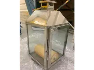Lamparina com estrutura em aço inox e vidro — leilão em Barueri/SP