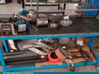 Carregadores de Bateria e Prateleiras para Armazenamento de Baterias — leilão em Jundiaí/SP (foto 20)