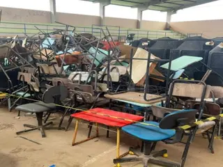 RESTINGA SÊCA/RS - Sucata de cadeiras e mesas diversas — leilão em Restinga Seca/RS (foto 3)