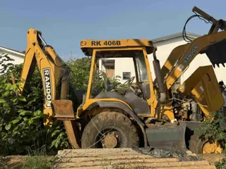 TEIXEIRÓPOLIS/GO - Retroescavadeira Randon, modelo RK406B — leilão em Teixeirópolis/RO