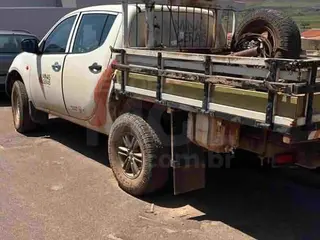 TIROS/MG - Caminhonete Mitsubishi L200 Triton GL D, 2017/2018, DIESEL — leilão em Tiros/MG (foto 6)