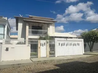 ITAPERUNA/RJ – Casa com 233,70 m² de área construída, situada no bairro Presidente Costa e Silva — leilão em Itaperuna/RJ