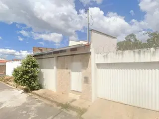 PATROCÍNIO/MG - [Fração ideal de 50% sobre] casa com 3 quartos no bairro Enéas Ferreira de Aguiar. — leilão em Patrocínio/MG
