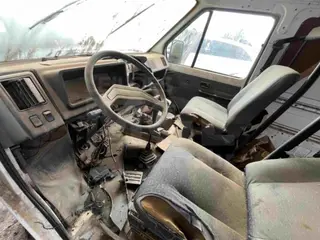 CAPIVARI/SP - VEÍCULO CONSERVADO SEM MOTOR - I/CHEVROLET TRAFIC - 1995/1995 — leilão em Capivari/SP (foto 2)