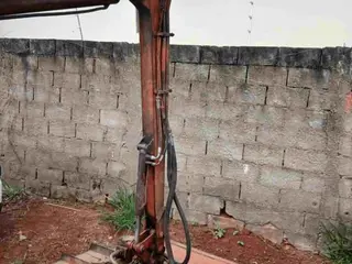 PARAGUAÇU/MG - Roçadeira Agrícola Hidráulica Articulada, tipo lateral, para acoplamento em trator agrícola, equipada com braço hidráulico articulado, cilindros, mangueiras, comando hidráulico e reservatório de óleo — leilão em Paraguaçu/MG