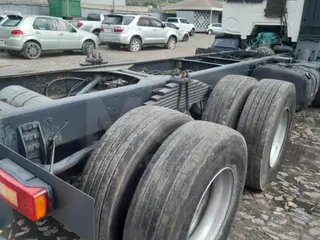 ITAÚNA MG CAMINHÃO NO CHASSI - VOLVO VM 330 6X4 TRAÇADO — leilão em Itaúna/MG (foto 7)